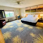 Days Inn & Suites By Wyndham Kansas City - Chiefs Arrowhead Stadium 