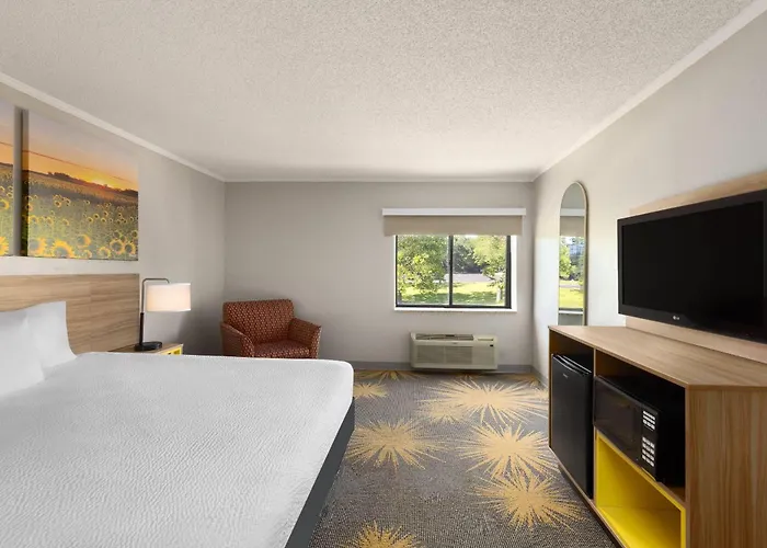 Days Inn & Suites By Wyndham Kansas City - Chiefs Arrowhead Stadium