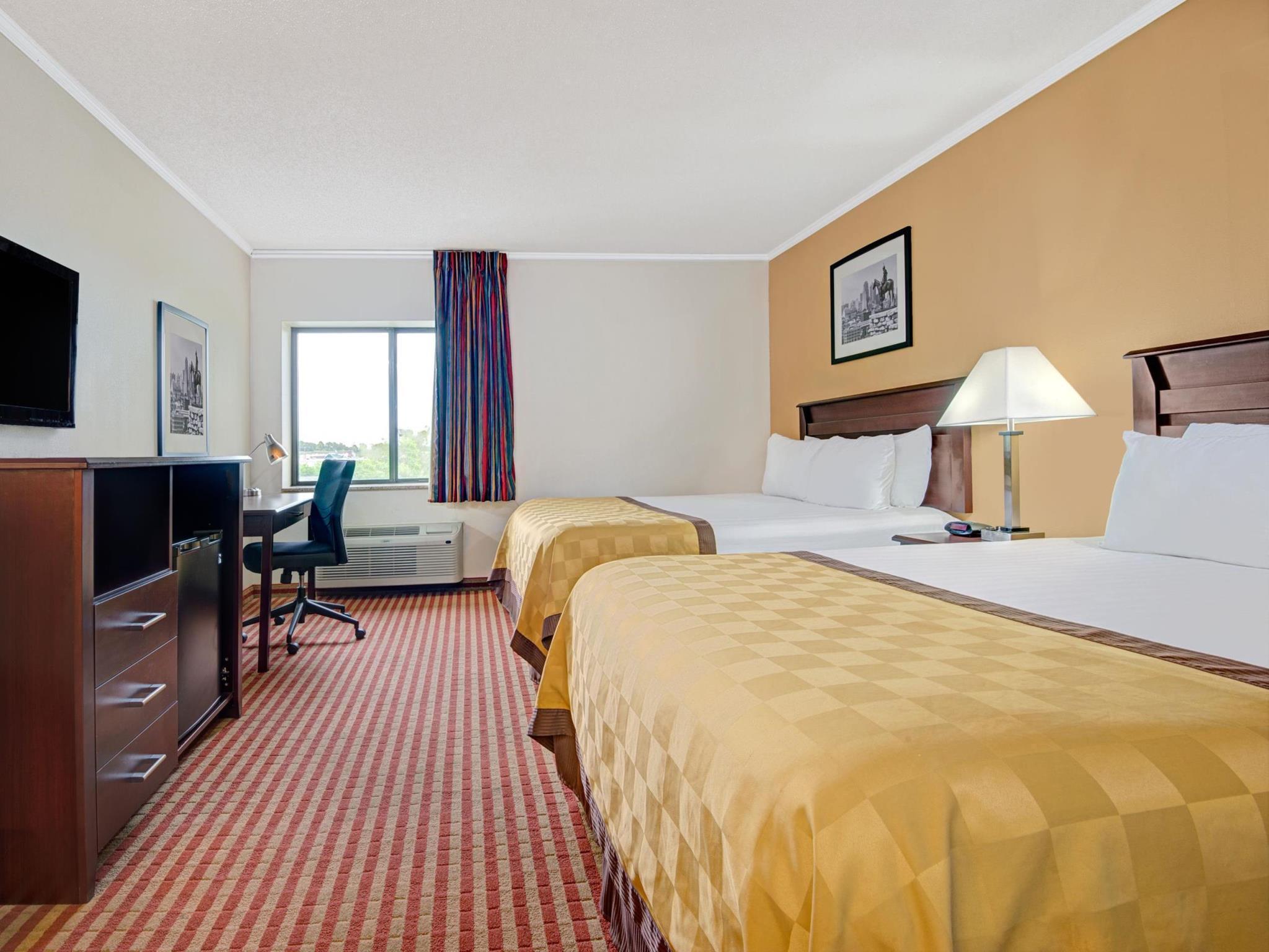 Days & By Wyndham Kansas - Chiefs Arrowhead Stadium Hotel