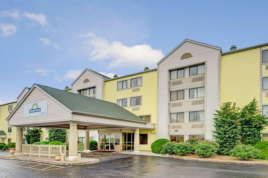 Days & By Wyndham Kansas - Chiefs Arrowhead Stadium Hotel 2*