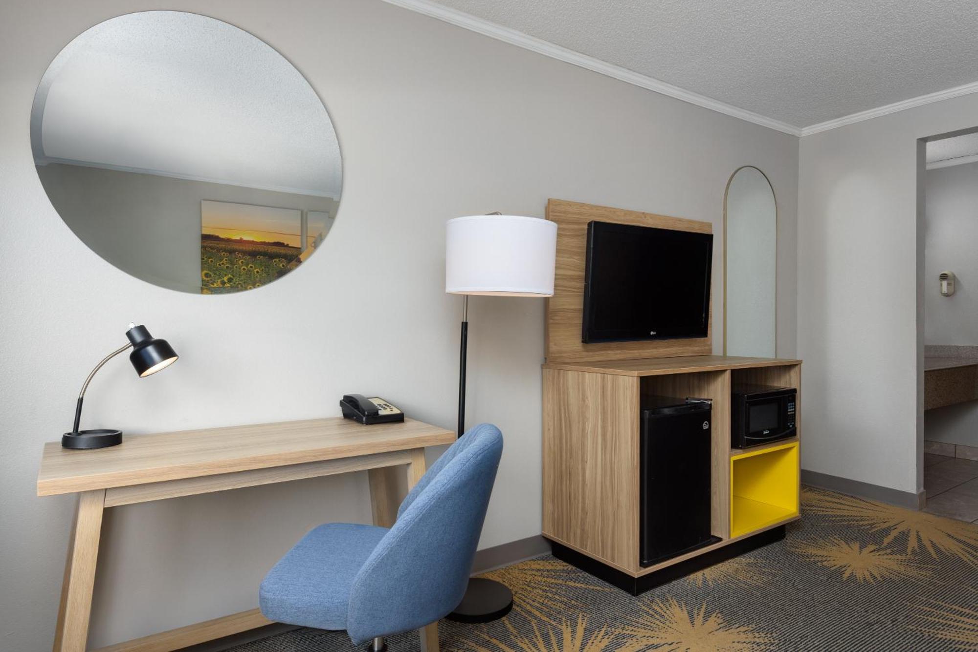 Days & By Wyndham Kansas - Chiefs Arrowhead Stadium Hotel Kansas City