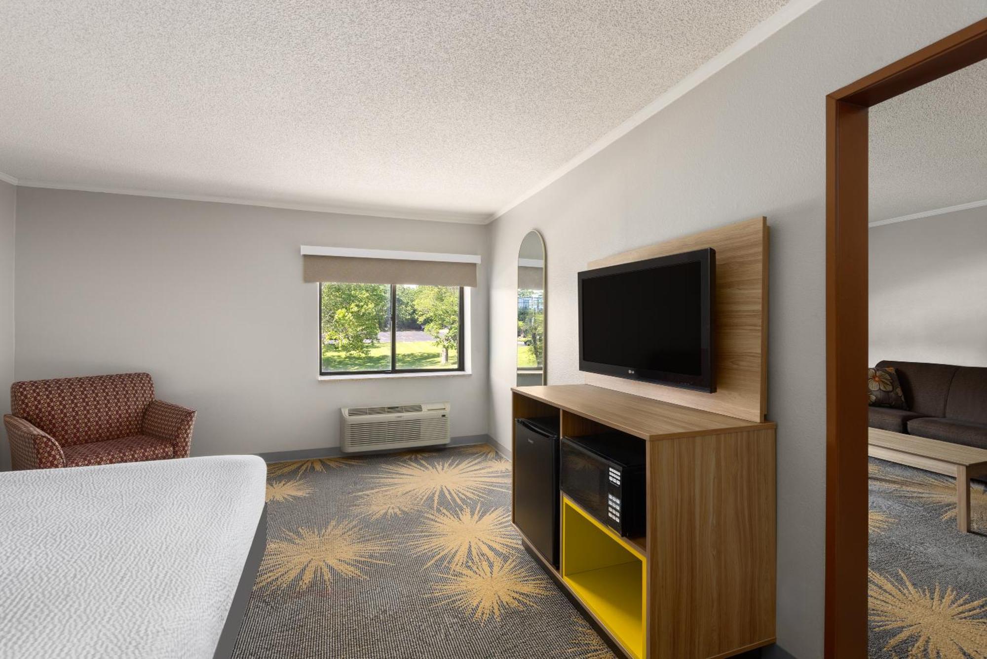 Hotel Days & By Wyndham Kansas - Chiefs Arrowhead Stadium Kansas City