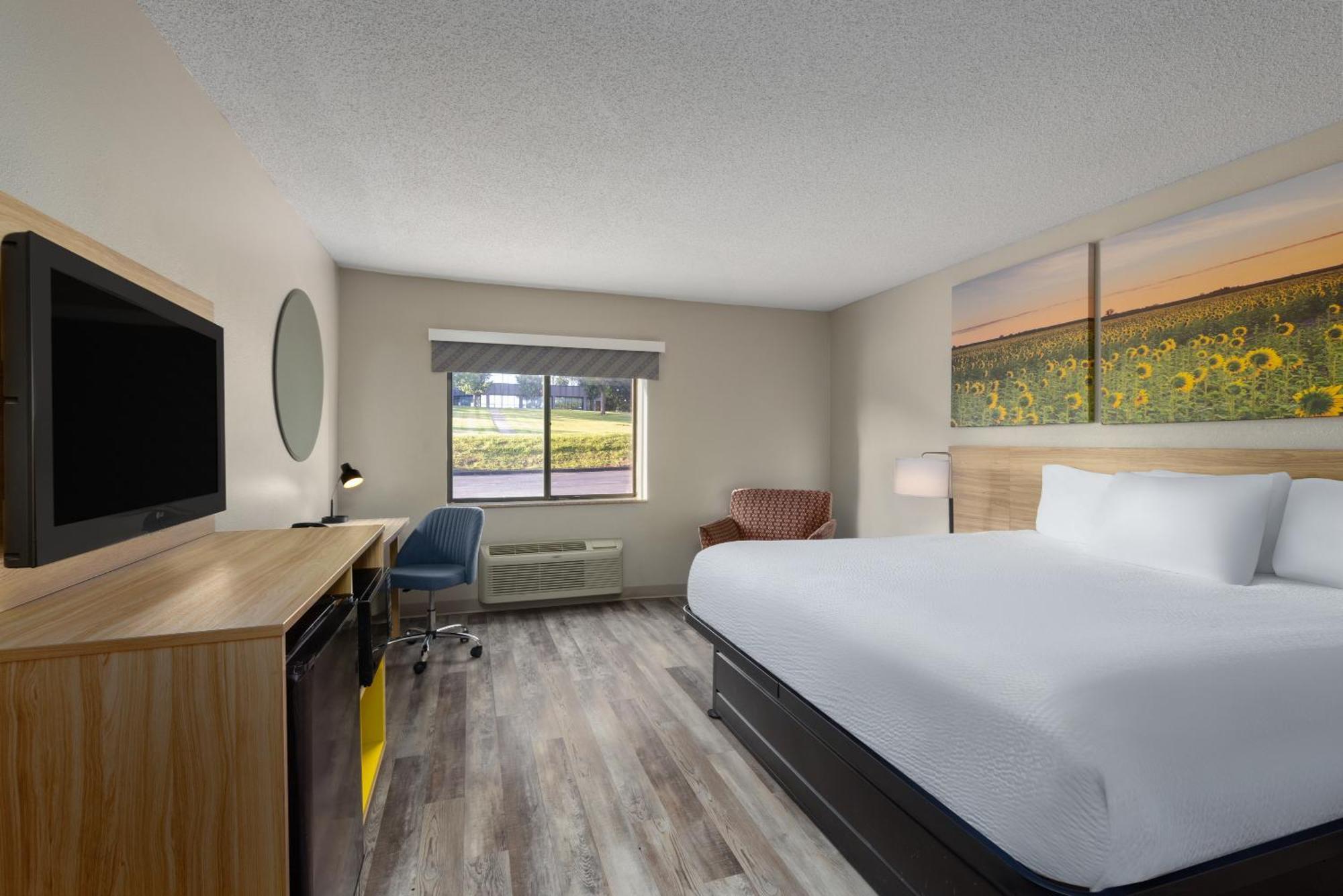 Days & By Wyndham Kansas - Chiefs Arrowhead Stadium Kansas City