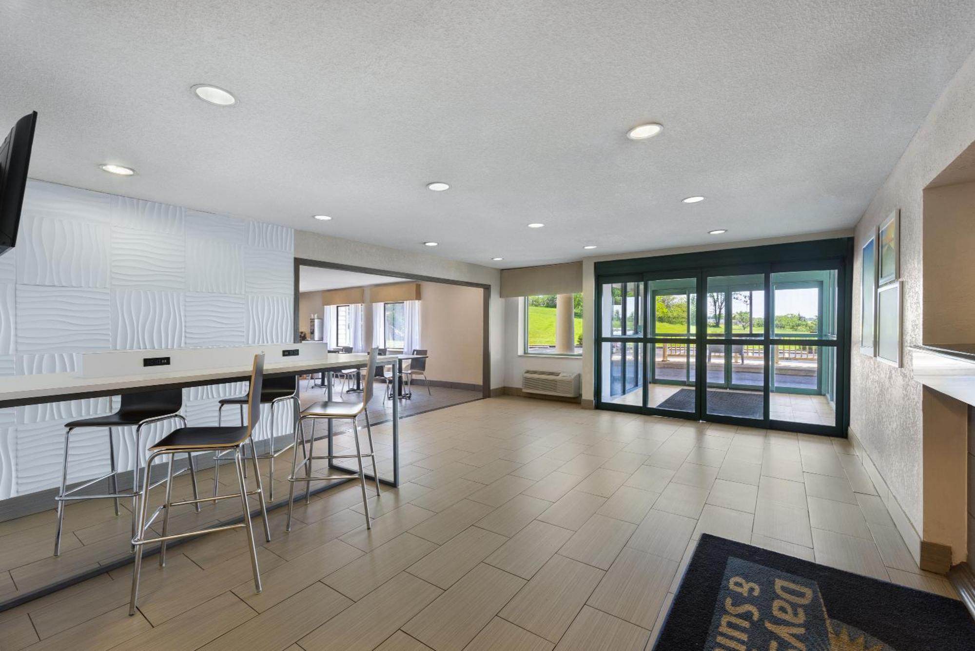 Hotel Days & By Wyndham Kansas - Chiefs Arrowhead Stadium