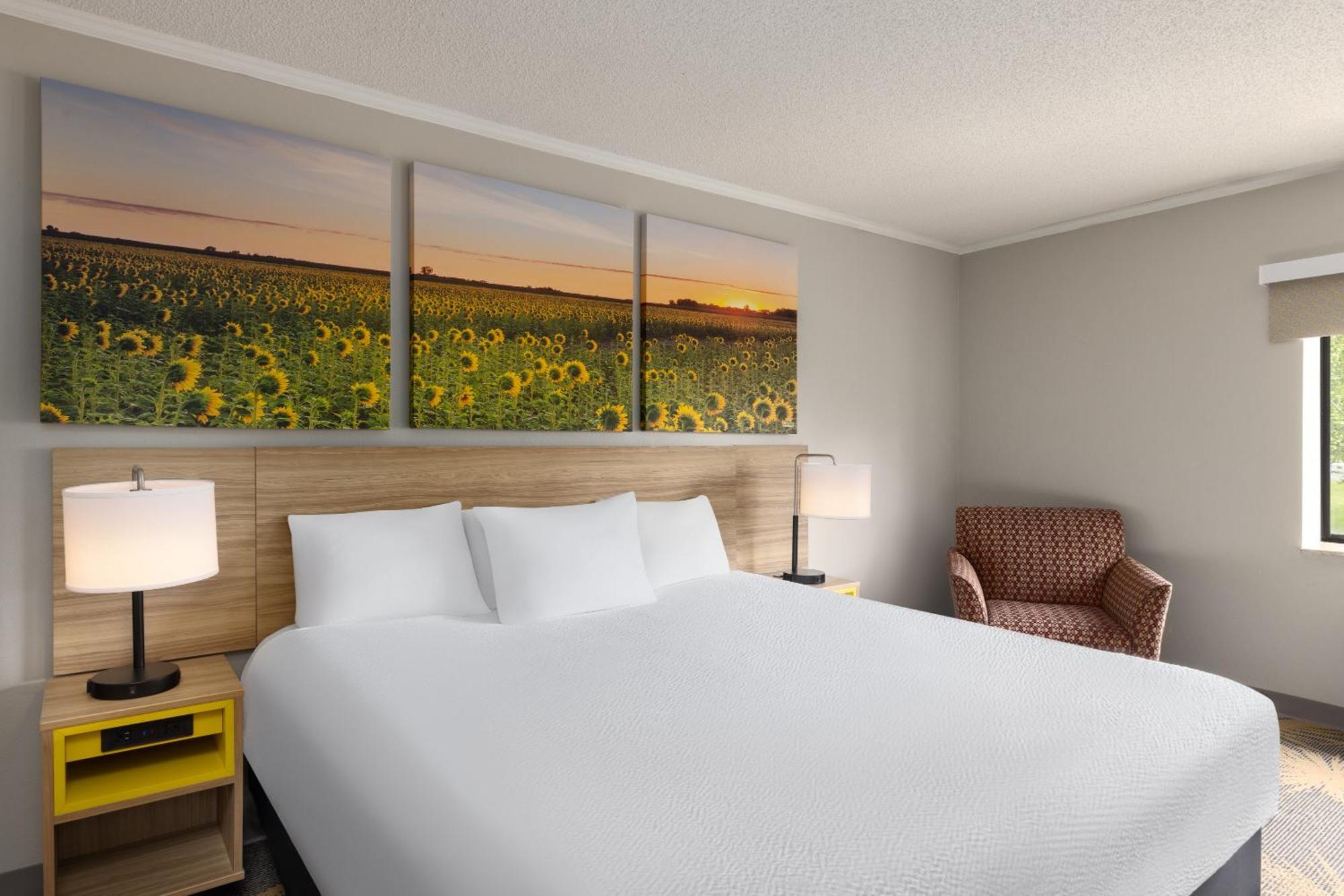 Days & By Wyndham Kansas - Chiefs Arrowhead Stadium Hotel 2*