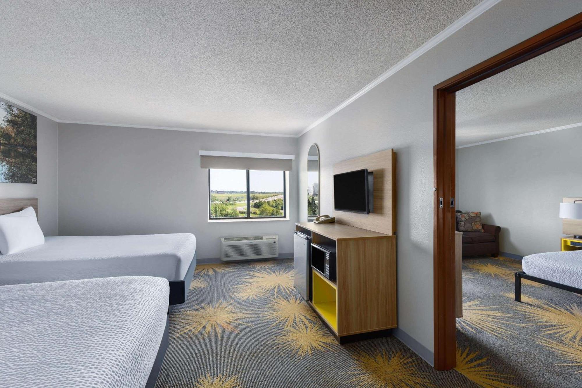 Days & By Wyndham Kansas - Chiefs Arrowhead Stadium