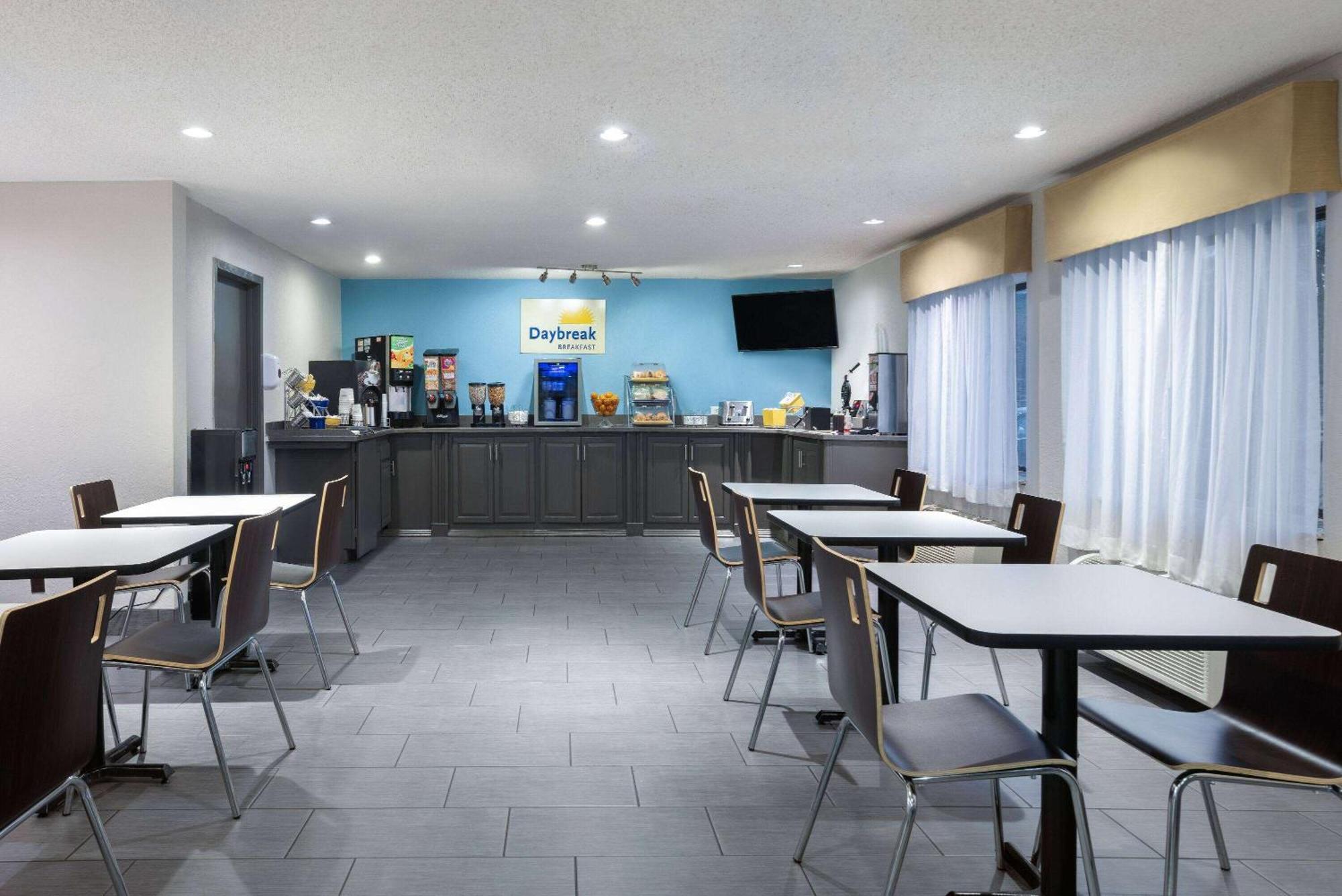 Days & By Wyndham Kansas - Chiefs Arrowhead Stadium 2*