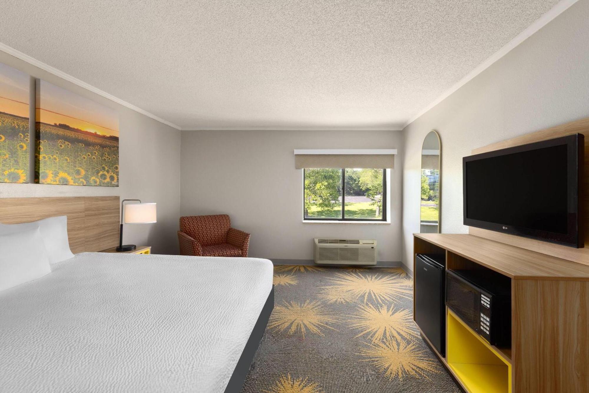 Days & By Wyndham Kansas - Chiefs Arrowhead Stadium Hotel Kansas City