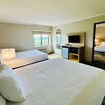 Days Inn & Suites By Wyndham Kansas City - Royals Stadium 