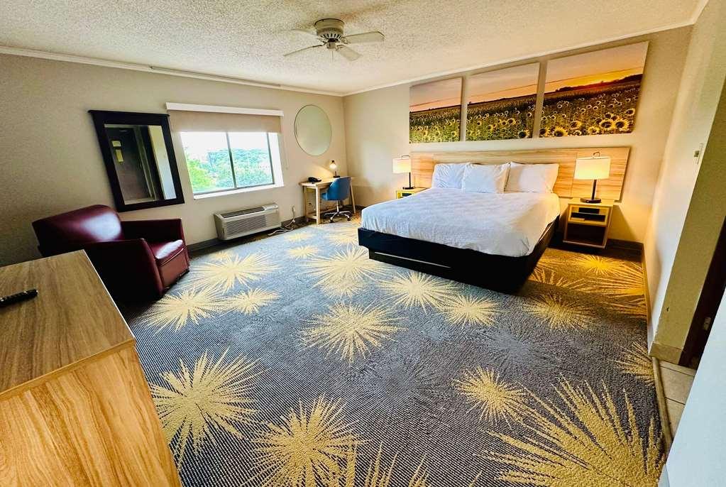 Hotel Days & By Wyndham - Chiefs Arrowhead Stadium