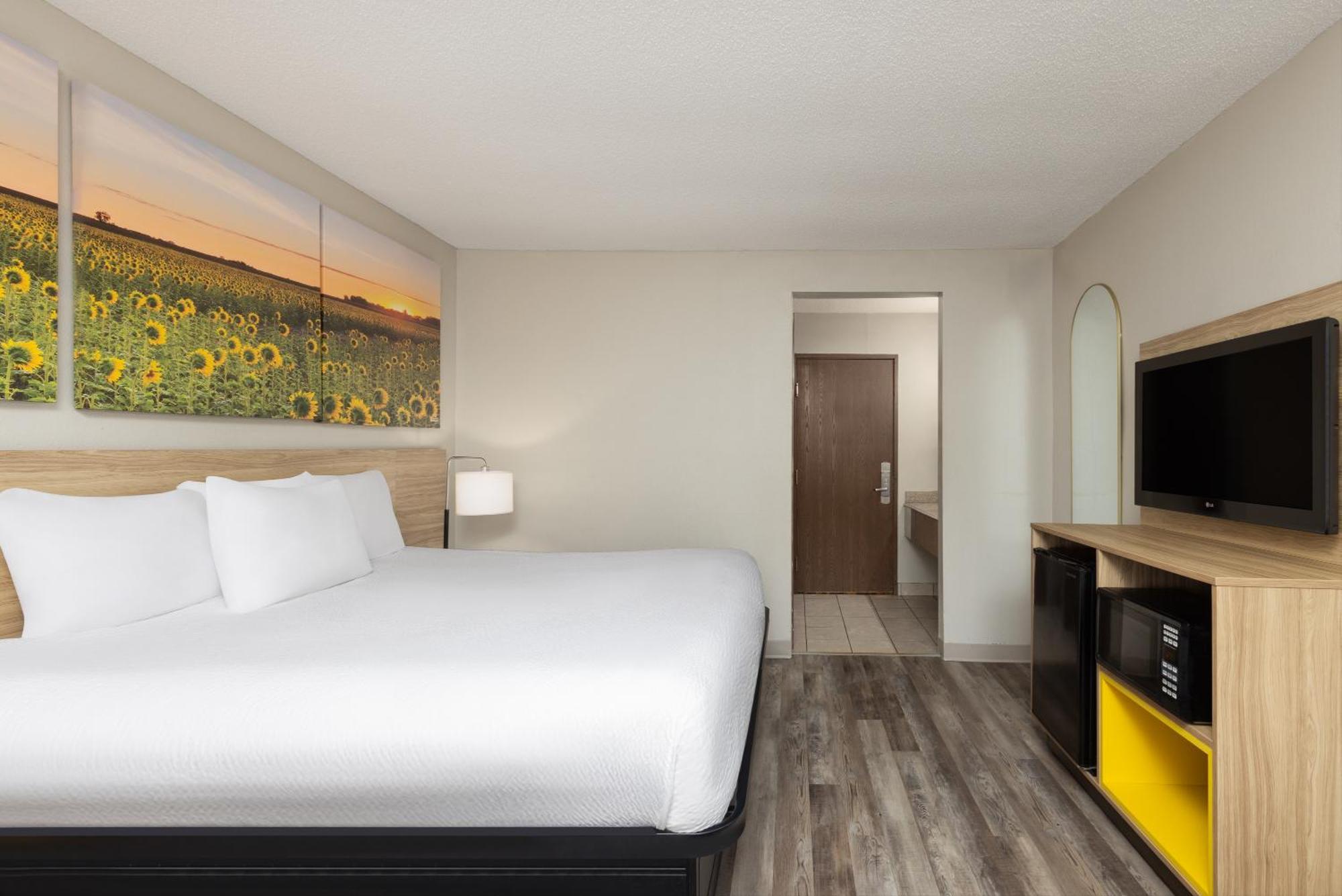 Hotel Days & By Wyndham - Chiefs Arrowhead Stadium