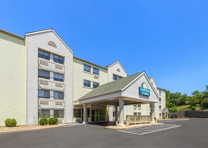 Days Inn & Suites By Wyndham Kansas City - Royals Stadium