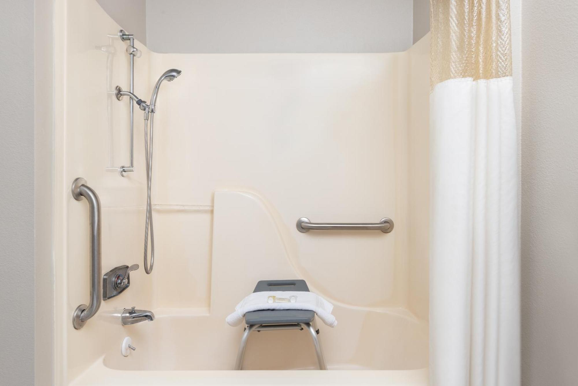 Hotel Days & By Wyndham Kansas - Royals Stadium 2*
