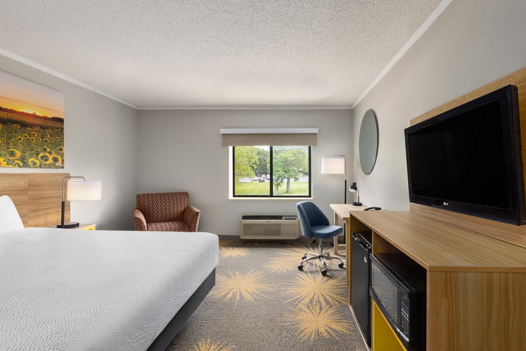 Days & By Wyndham - Chiefs Arrowhead Stadium Hotel Kansas City
