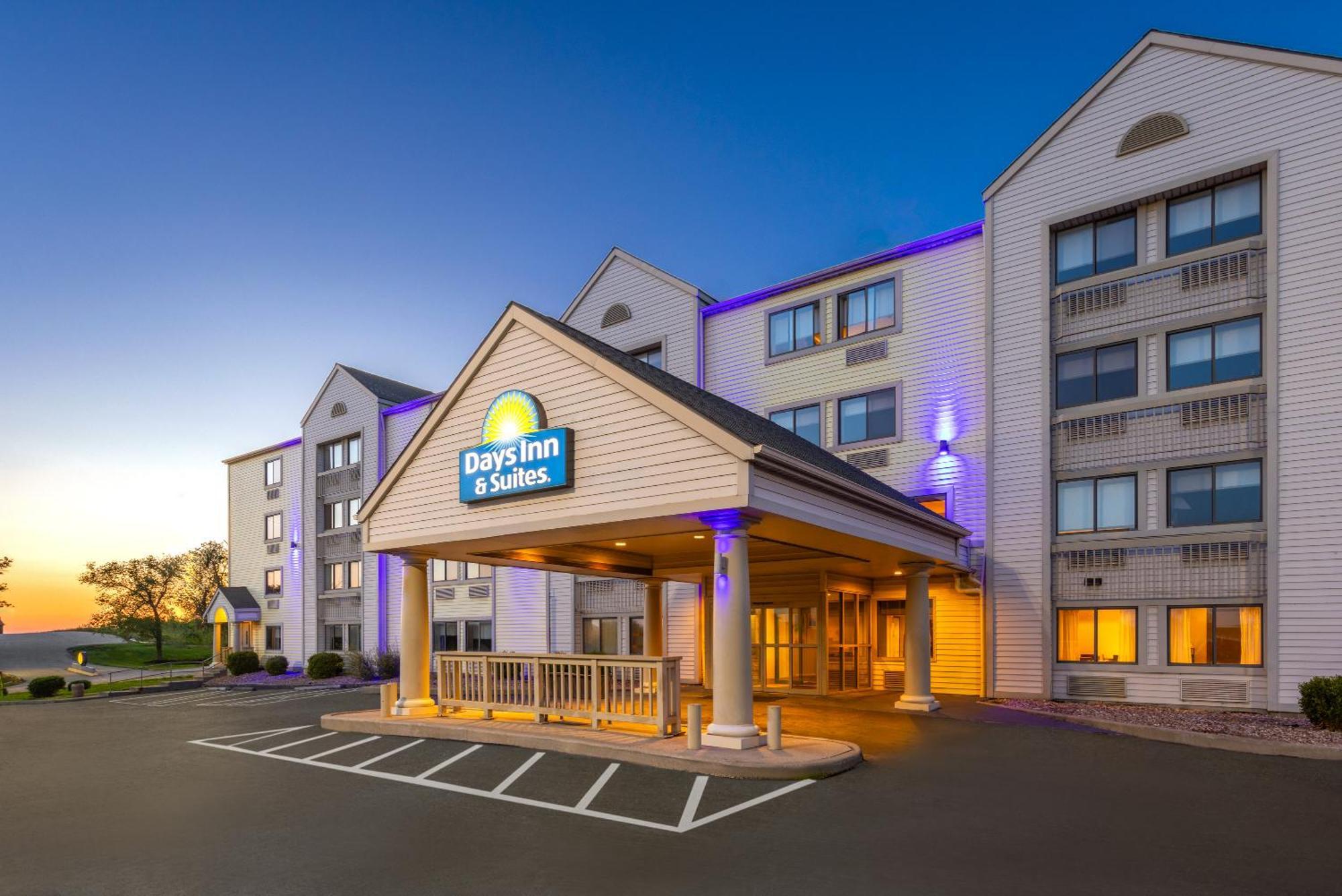 Days & By Wyndham - Chiefs Arrowhead Stadium Hotel Kansas City