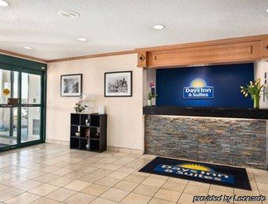 Days & By Wyndham Kansas - Royals Stadium